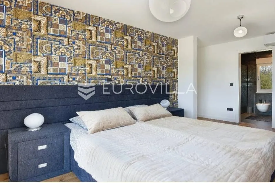 istra, krnica, prekrasna moderna vila od 135 m² na velikoj uređenoj okućnici - slika 31