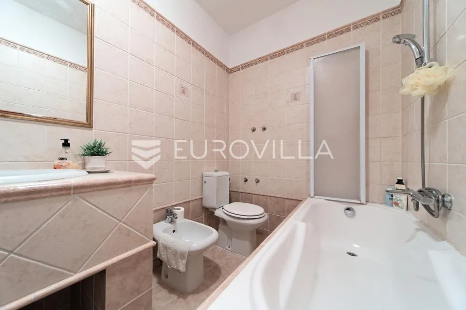 osijek, donji grad, prostrana kuća s dvorištem površine 403 m² - slika 16