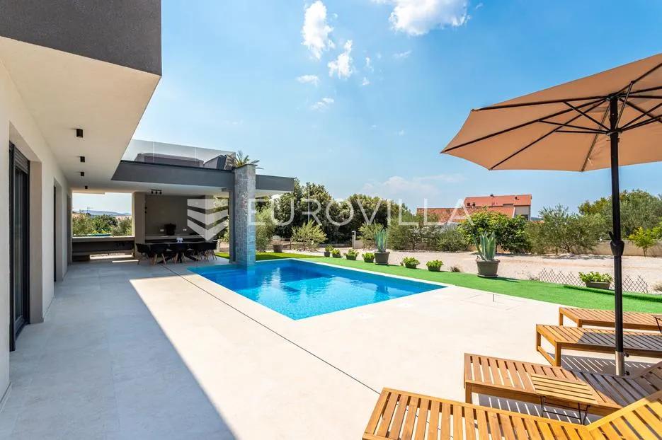 brodarica, moderna vila s bazenom, 283,62 m² - slika 38