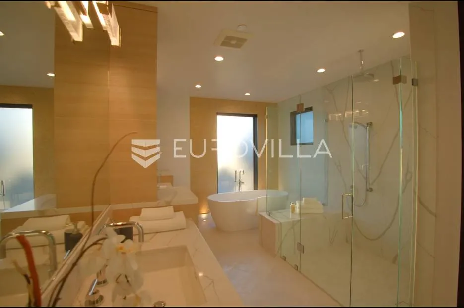 split, kaštel sućurac, v9 - dvojna luksuzna vila s pogledom na more - slika 31