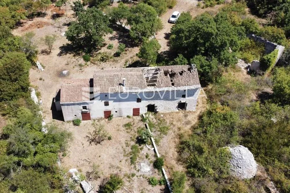 vodnjan, velika stancija na osami od 6390 m2 - slika 9