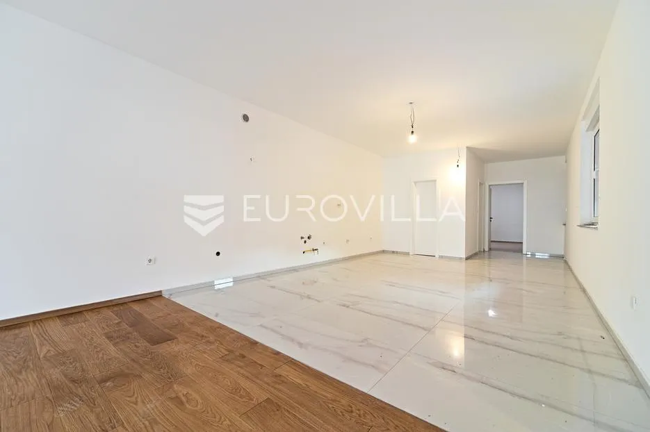 osijek, retfala, završen četverosoban stan sa dvorištem od 50 m² - slika 2