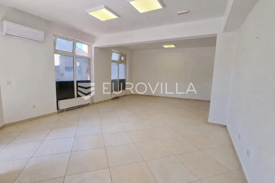 osijek, centar, iznajmljuje se poslovni lokal površine 107 m² - slika 1