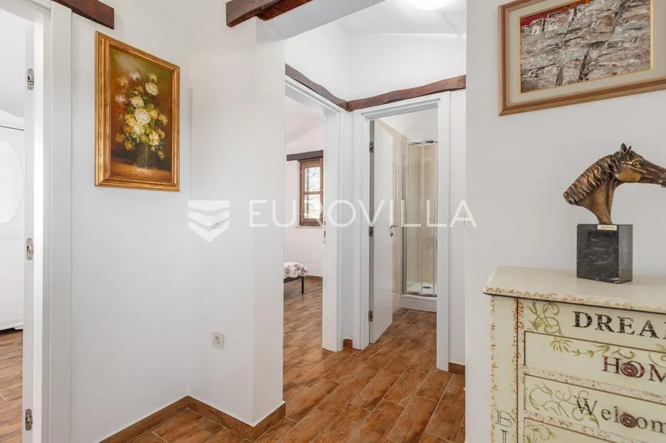 istra, okolica lovreča, samostojeća kuća 120m2 s bazenom na kraju sela - slika 18