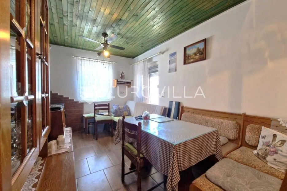 vir, nekretnina na izvrsnoj lokaciji, 40 m od mora, s dva odvojena apartmana - slika 40
