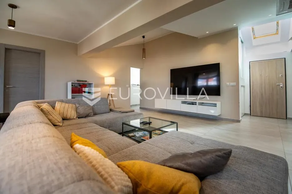 istra, medulin, višesoban penthouse s predivnom terasom i pogledom - slika 3