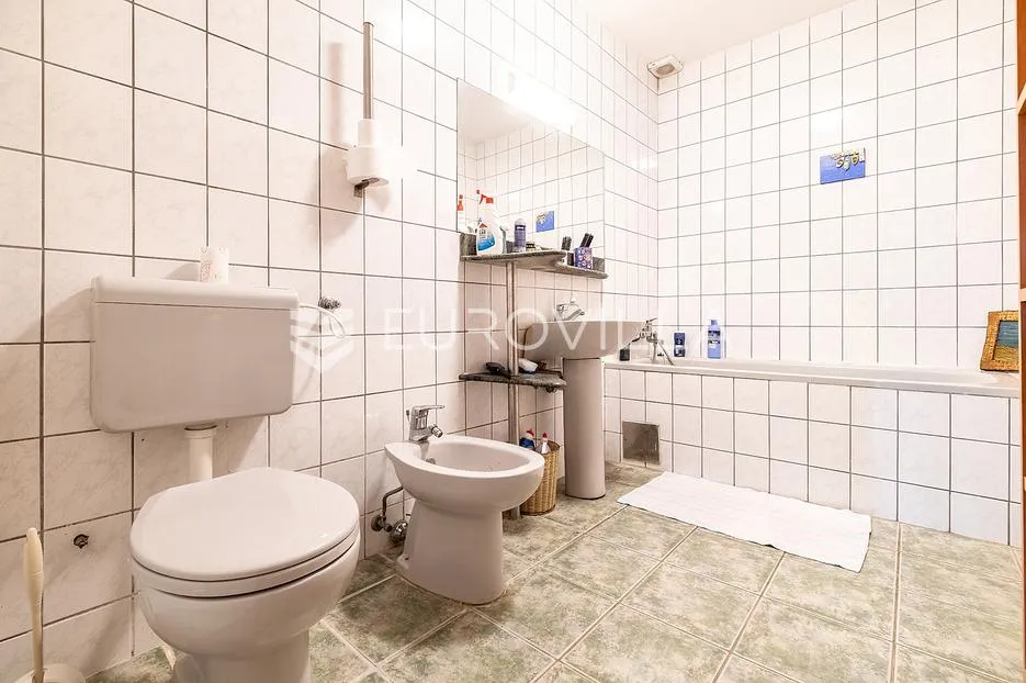 zagreb, maksimir, obiteljska kuća s vrtom, 180 m² garaža parking, najam - slika 11