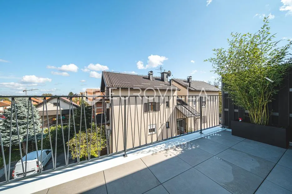 blato, novouređen trosoban penthouse nkp 68 m2 - slika 7