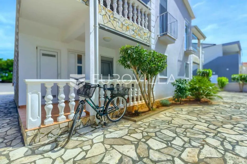vir, atraktivna apartmanska kuća s 4 stambene jedinice udaljene 150 m od plaže - slika 5