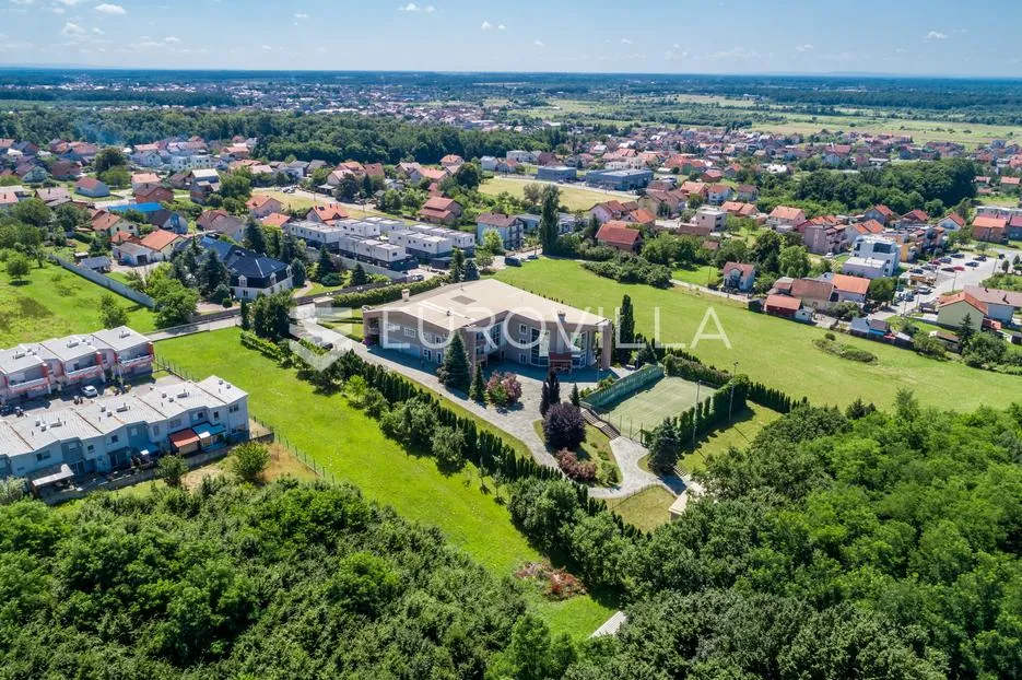 Zagreb, Sesvete, jedna od najimpresivnijih privatnih rezidencija u Hrvatskoj - Sesvete, Zagreb