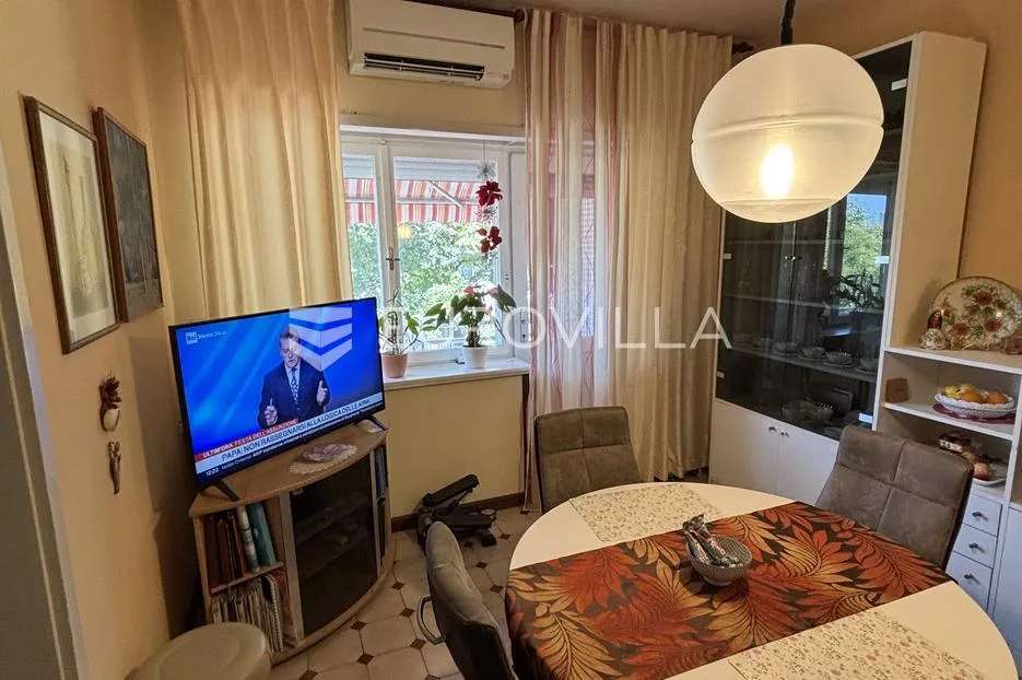 pula, centar, dvosoban stan na traženoj lokaciji s dva balkona - slika 24
