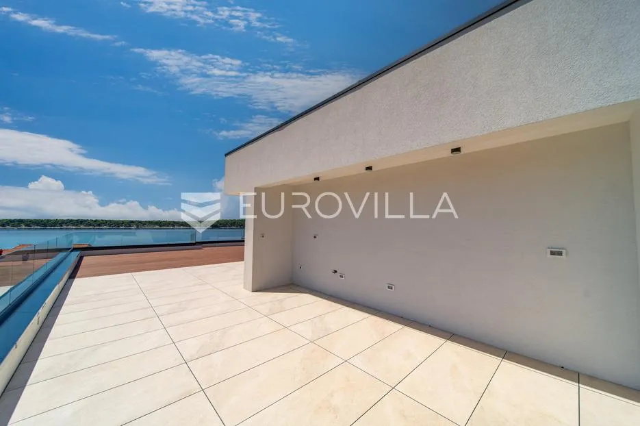 otok rab, barbat, moderan penthouse 107 m², krovna terasa - slika 18