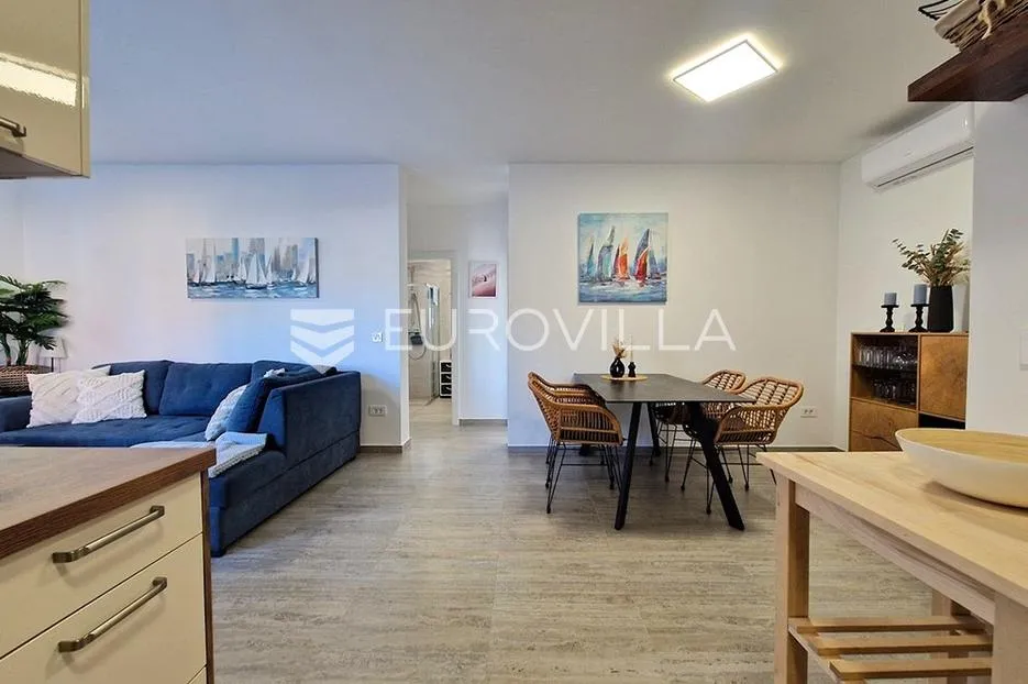 vir, prizemni apartman s 2 spavaće sobe, 40 m od mora, top lokacija - slika 7