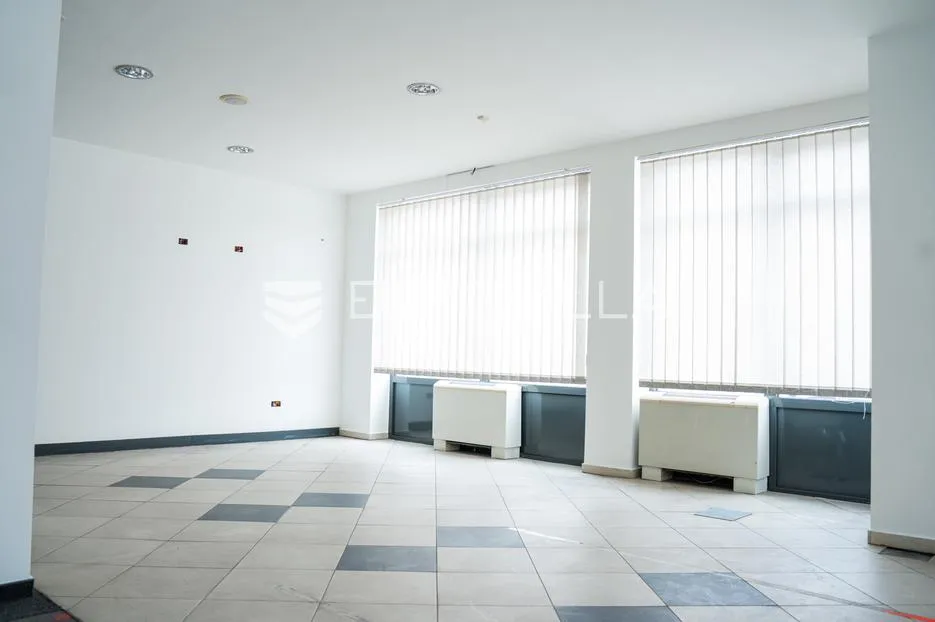 vinkovci, centar, atraktivan poslovni prostor 168 m² na frekventnoj kutnoj lokaciji - slika 2