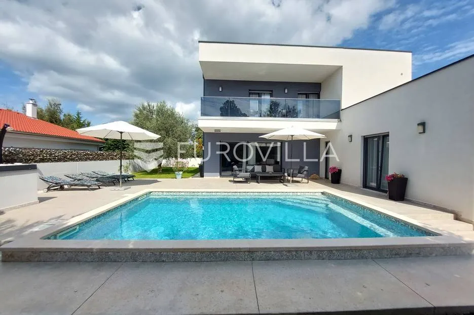 šišan, moderna villa s bazenom na mirnoj lokaciji - slika 44