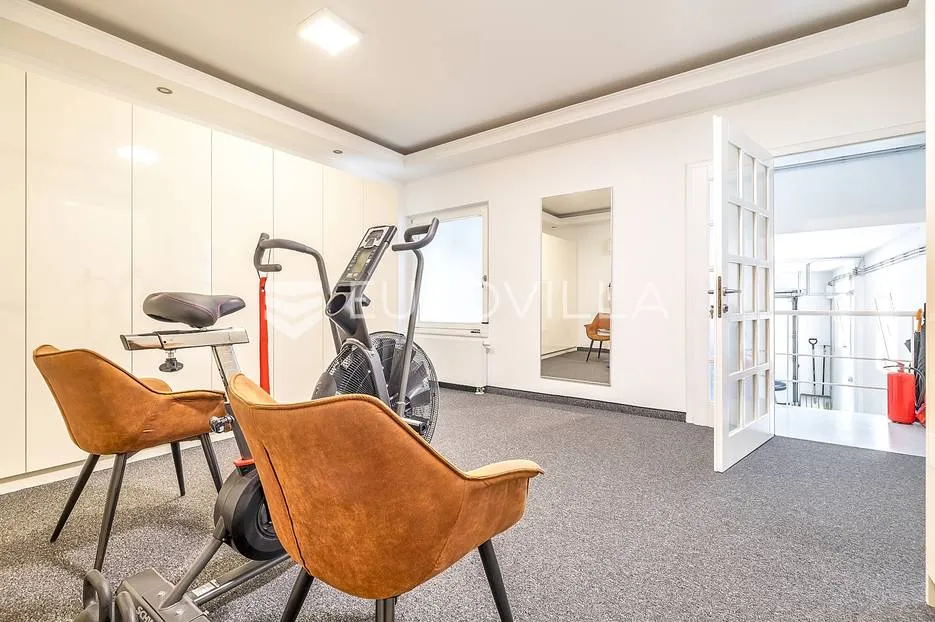 zagreb, jelekovići, prekrasna vila nkp 303,5 m2 na parceli 1786 m2 - slika 19