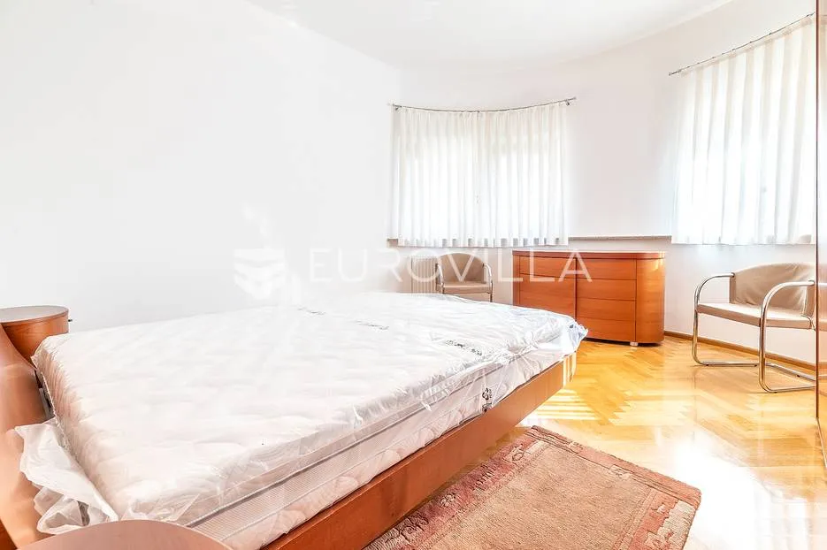 zagreb, podsused, obiteljska kuća nkp 450m2 s vanjskim bazenom - slika 9