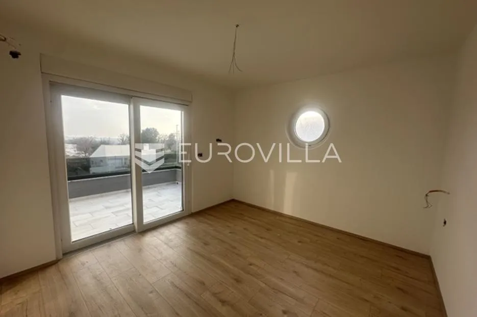 istra, ližnjan, dvojna kuća 150 m² s pogledom more, bazenom i uređenom okućnicom - slika 12