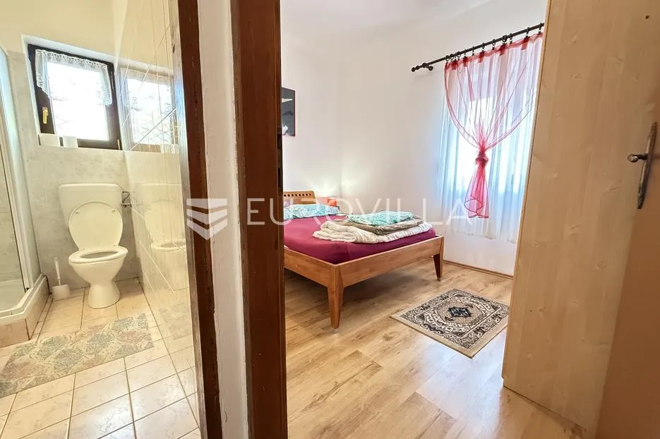 pula, veli vrh - prostrana kuća s pet stambenih jedinica, bazen 22 m2, garaža - mirna lokacija - slika 14
