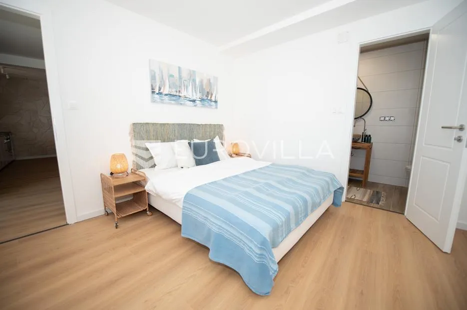 kaštela, kaštel sućurac, predivna kamena kuća uz more - slika 16