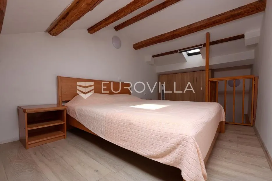 krk, malinska, šarmantna kuća u nizu od 100 m² s dodatnim studiom apartmanom - slika 8