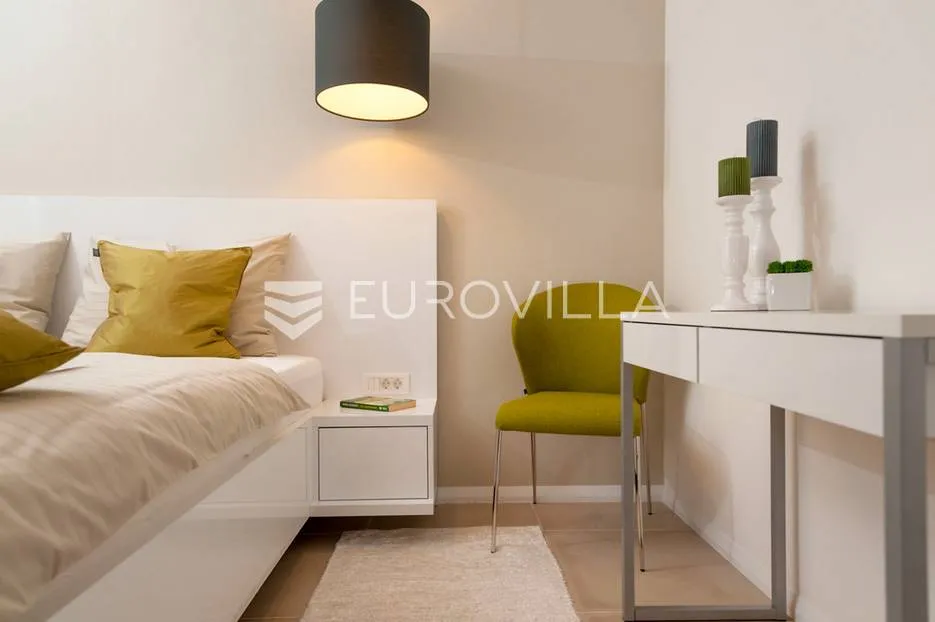 trogir, prekrasna luksuzna vila nadomak mora - slika 14