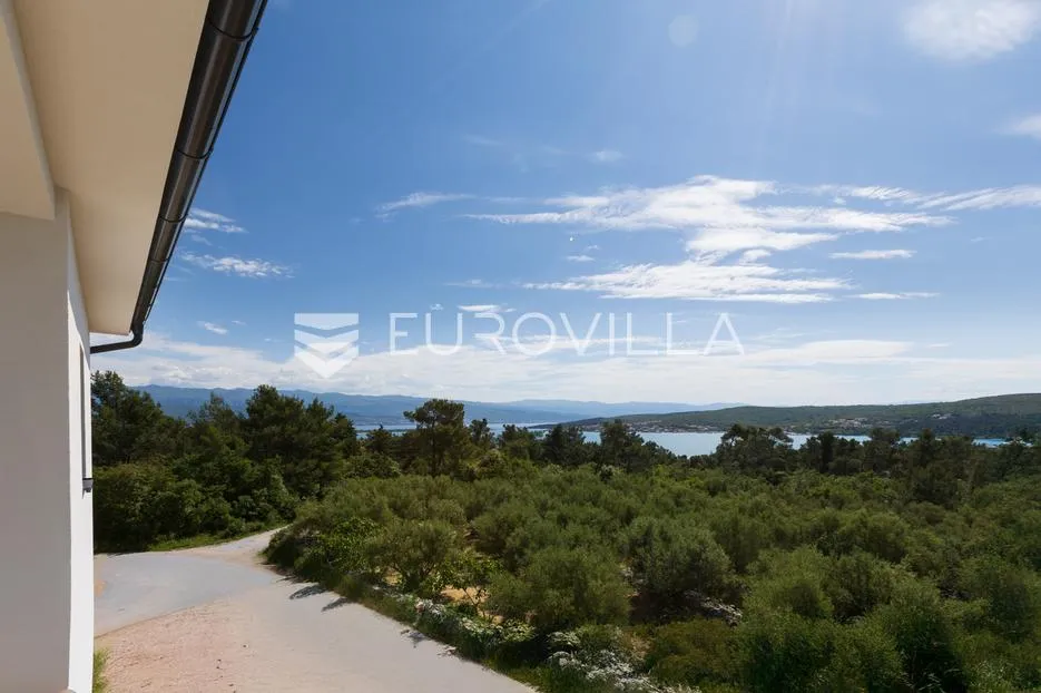 otok krk, čižići, trosoban stan 200 m od mora, novogradnja - slika 1