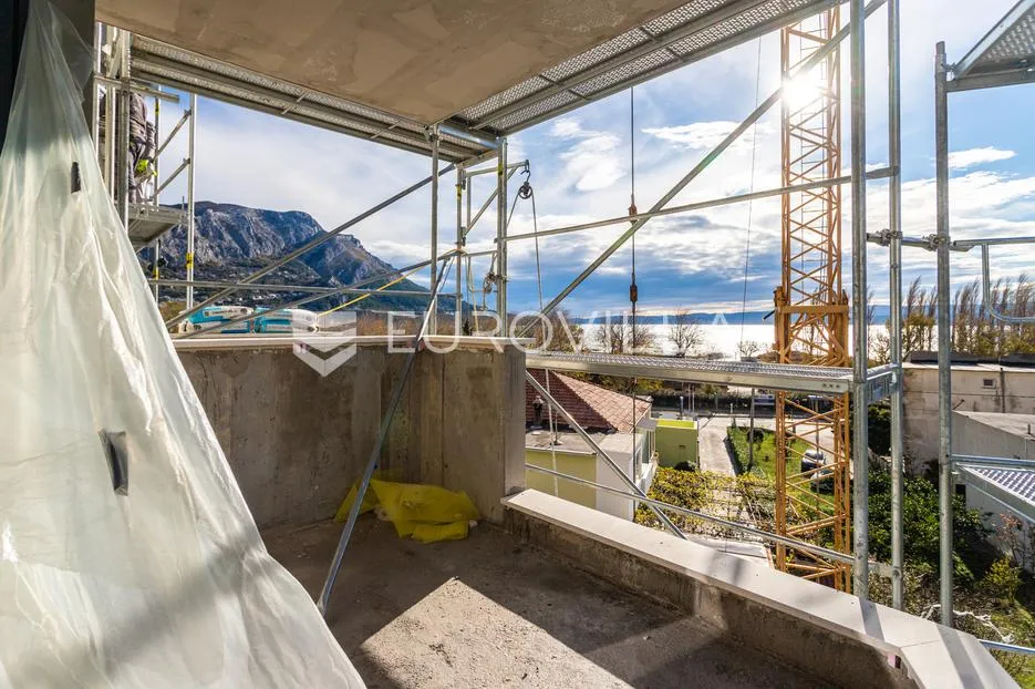 omiš, dvosoban stan na trećem katu u drugom redu do mora - slika 3