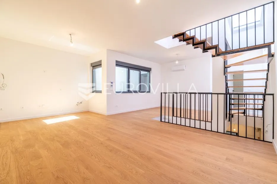 Zagreb centar Novogradnja četverosoban stan 130 m²