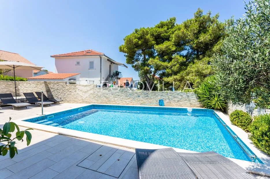 čiovo, okrug donji, apartmanska vila s bazenom - slika 3
