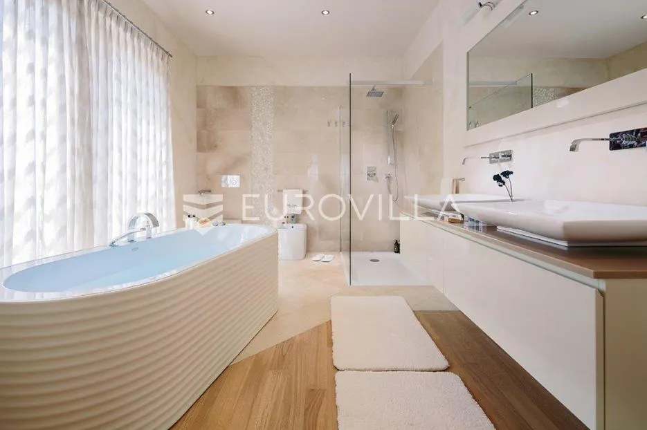 istra, vabriga: luksuzna nova vila s bazenom, pogledom na more i smart home sustavom - slika 10