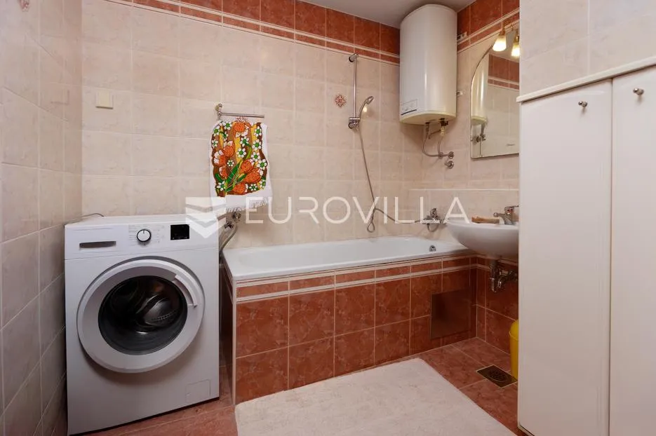 rijeka, krnjevo, komforan uređen stan površine 82 m², lođa - slika 17