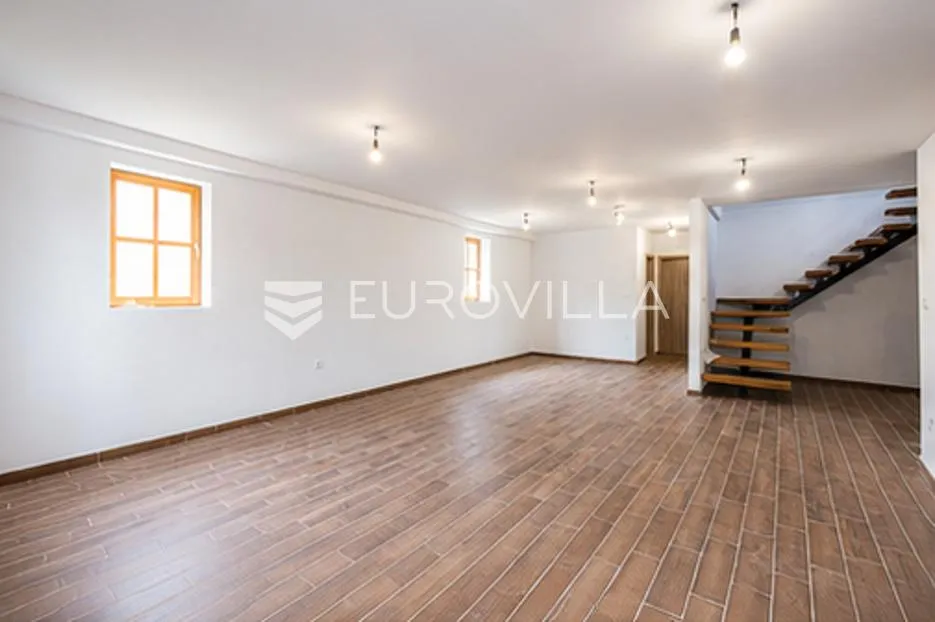 samobor, grdanjci, prostrana kuća 180 m² na zemljištu površine 2127 m² - slika 7