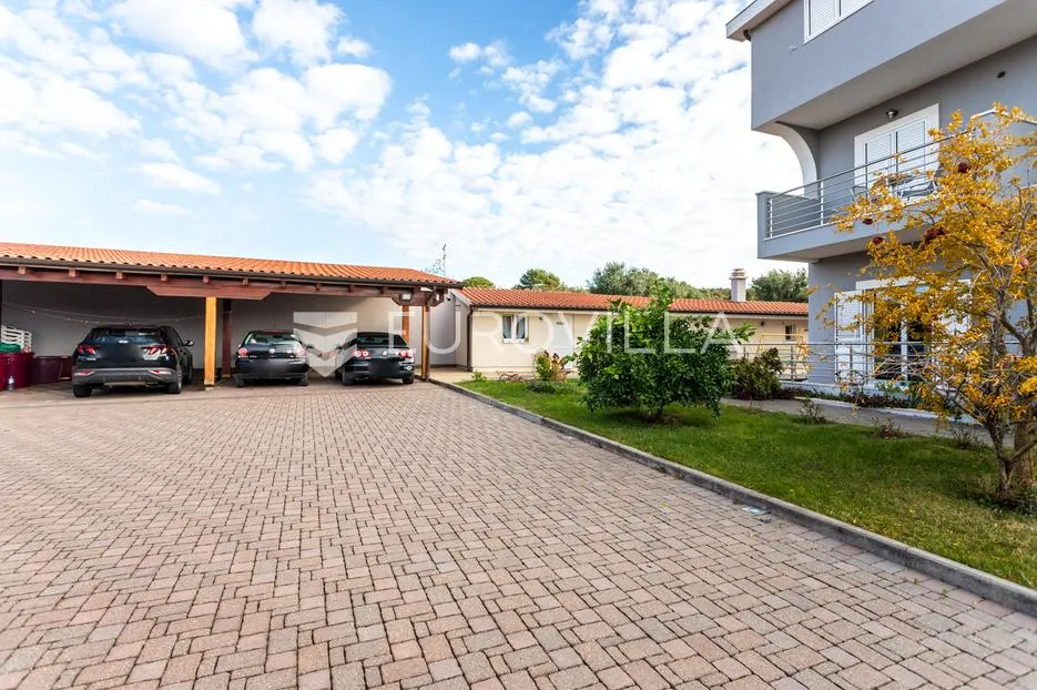primošten, prekrasna villa sa velikim bazenom - slika 28