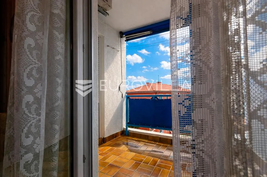 rijeka, krnjevo, komforan uređen stan površine 82 m², lođa - slika 7
