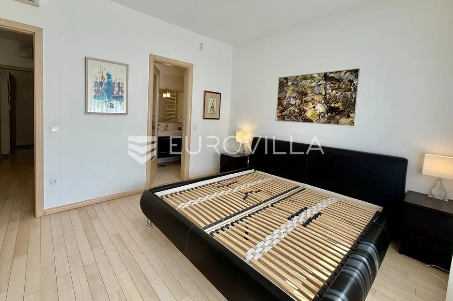 zagreb, srebrnjak četverosoban 140m2 + dva parkirna mjesta u garaži - slika 10