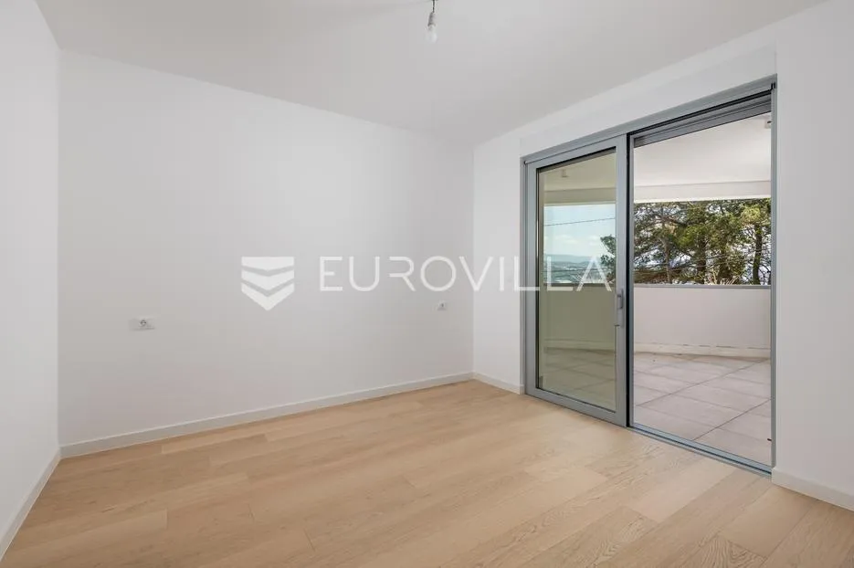 Opatija, centar, dvosoban stan u novogradnji NKP 102 m2