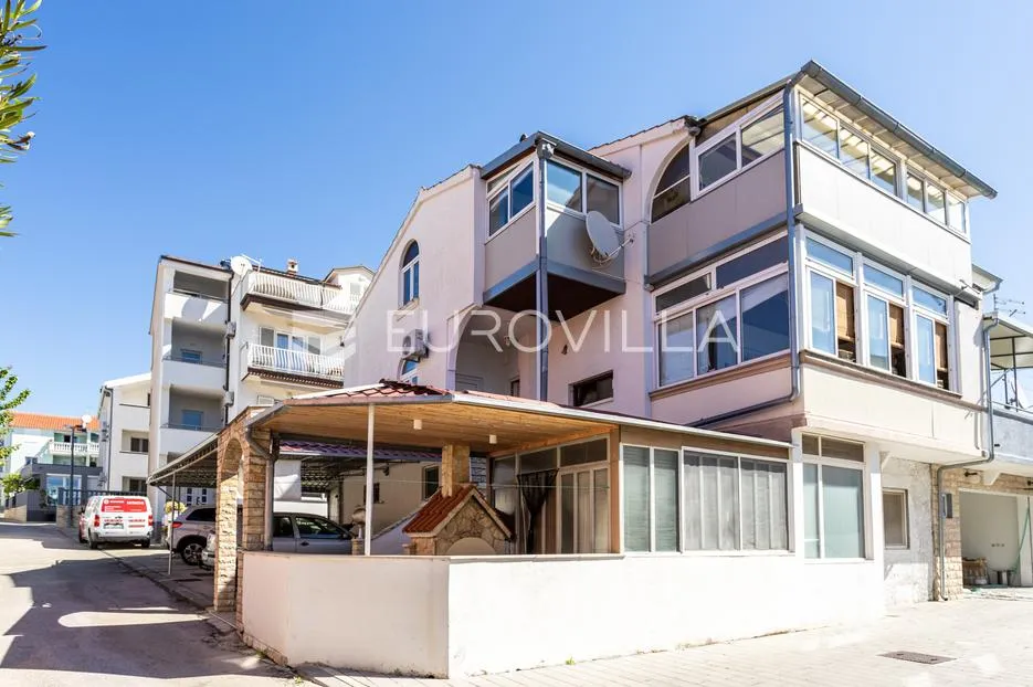 vodice, apartmanska kuća u blizini mora - slika 28