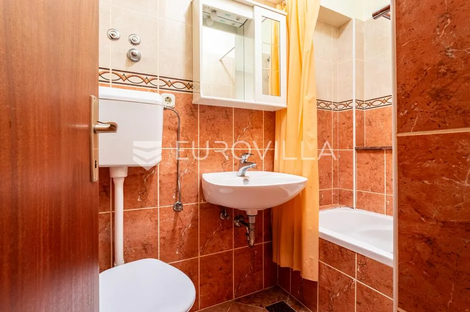 vodice, dvosoban stan na 1. katu i poslovni prostor u prizemlju, 165,52 m² - slika 9