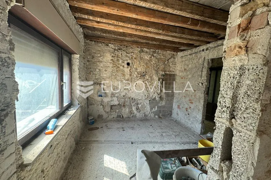 istra, pula, samostojeća kuća u centru s vrtom i garažom - slika 15