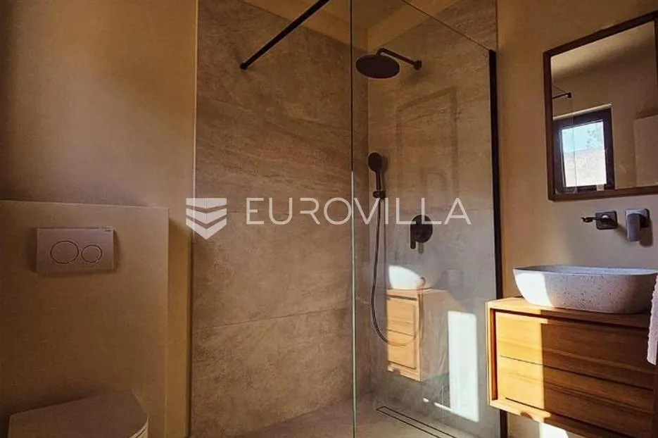 zadar, žman dvije moderne vile s bazenima 262 m² i građ zemljište s dozvolom za treću vilu - slika 28