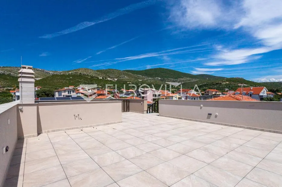 trogir, plano, moderna dizajnerska vila s bazenom - slika 31