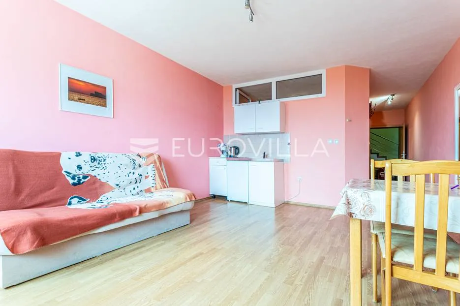 omiška rivijera- lokva rogoznica, apartmanska kuća s 8 stanova, udaljena 300 m od mora. - slika 18