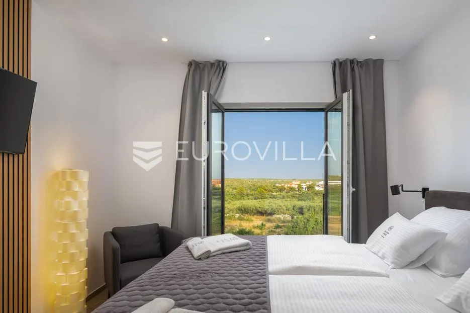 vodice, moderna vila s bazenom i pogledom na more, 332,92 m² - slika 15