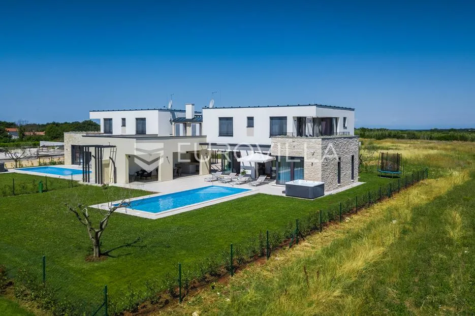istra, brtonigla, moderna vila s bazenom i jacuzzijem - slika 51