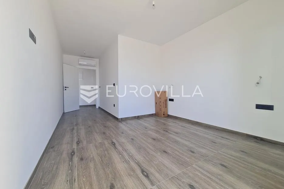 vir, luksuzan apartman s 3 spavaće sobe, prvi red do mora, centar otoka - slika 19
