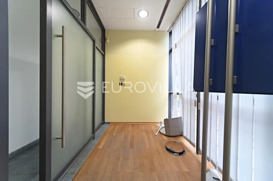 osijek, jug ii, prodaje se prizemni poslovni prostor površine 117 m² - slika 16