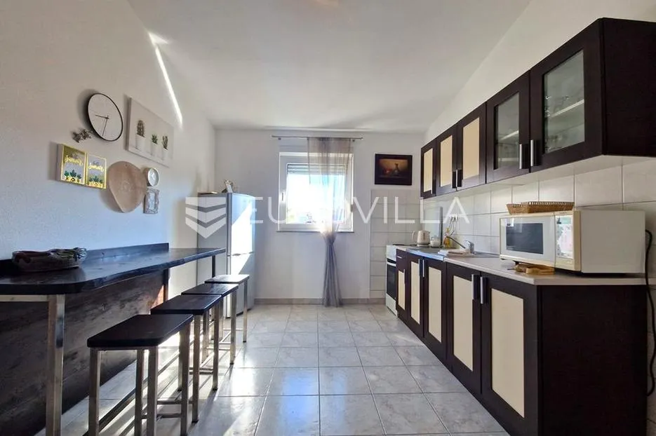 vir, dva apartmana na 1. katu s pogledom na more, 110m od plaže - slika 34