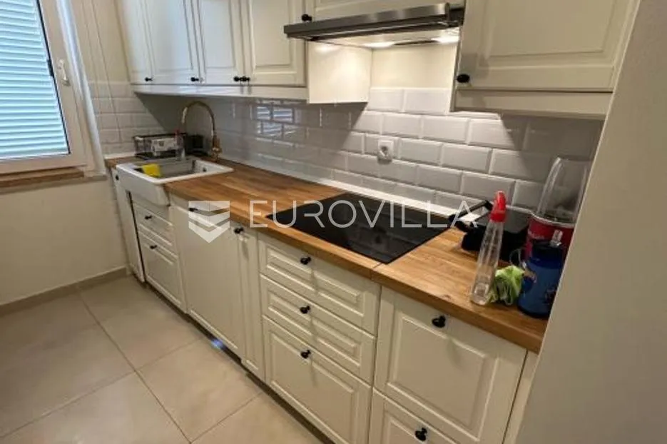 Krk, Grad Krk, stan 70 m², garaža 20 m² - Muraj, Krk