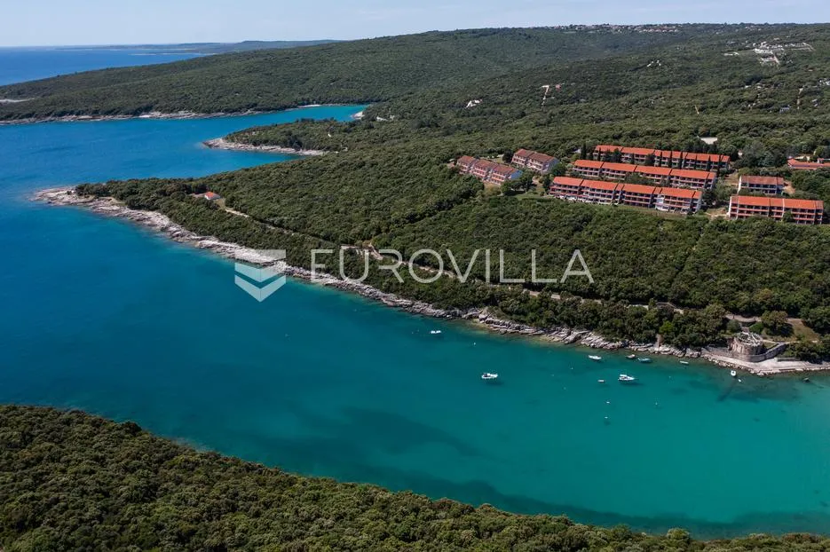 istra, duga uvala, 1. kat, adaptirani apartman u sklopu naselja s pogledom na more,150 m od mora - slika 2